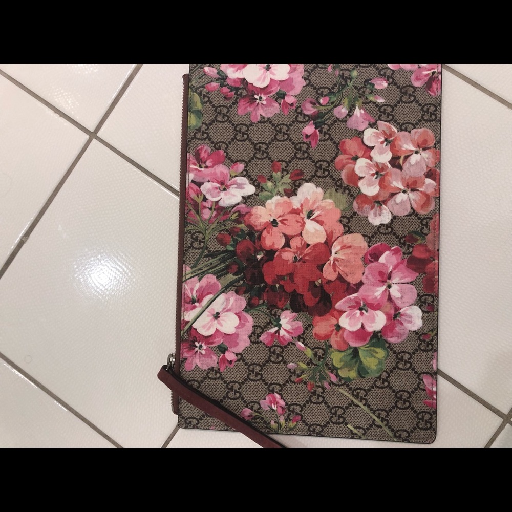 Gucci pouch